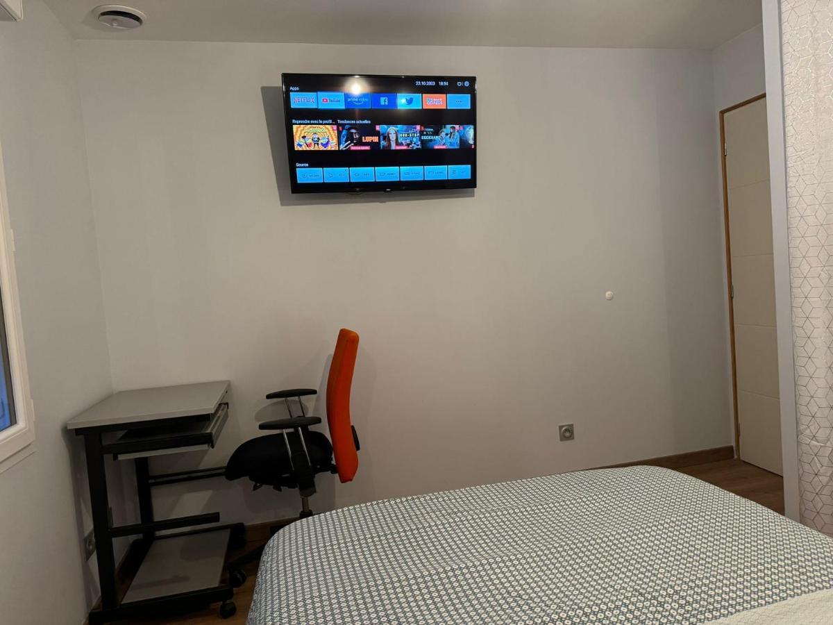 Chambre Privee/Climatisee+Tv /Petit Dejeuner Inclu/Tout Confort نيفي المظهر الخارجي الصورة