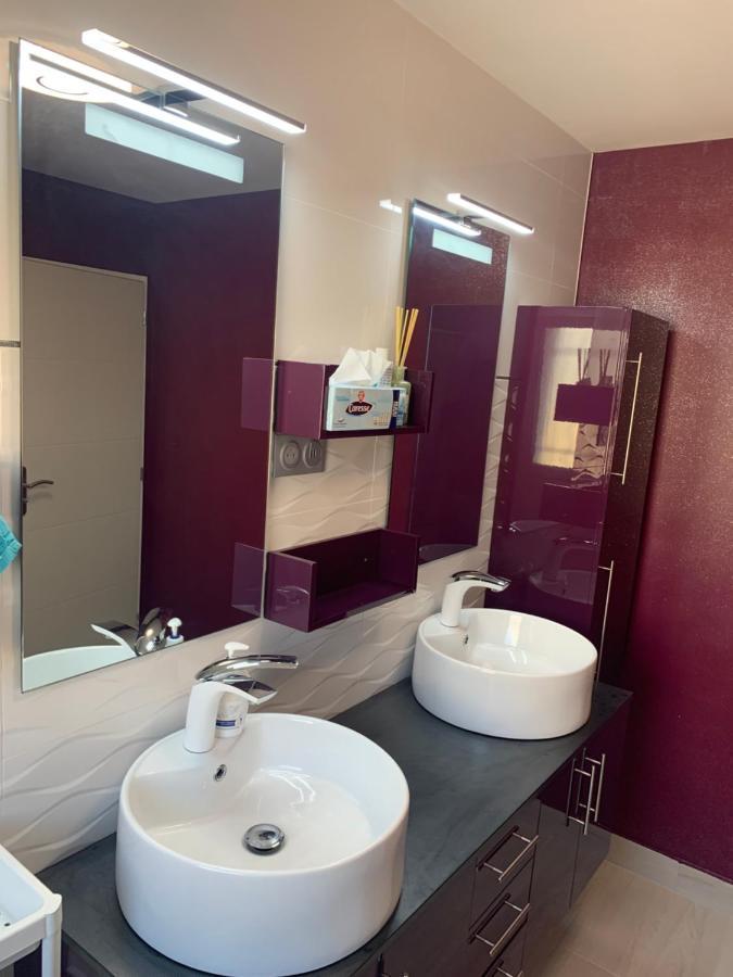 Chambre Privee/Climatisee+Tv /Petit Dejeuner Inclu/Tout Confort نيفي المظهر الخارجي الصورة