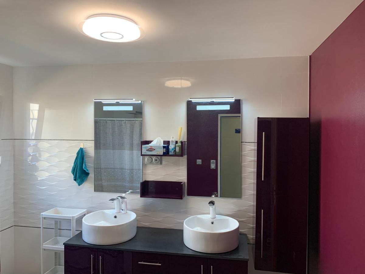 Chambre Privee/Climatisee+Tv /Petit Dejeuner Inclu/Tout Confort نيفي المظهر الخارجي الصورة