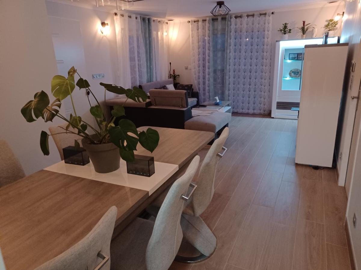 Chambre Privee/Climatisee+Tv /Petit Dejeuner Inclu/Tout Confort نيفي المظهر الخارجي الصورة