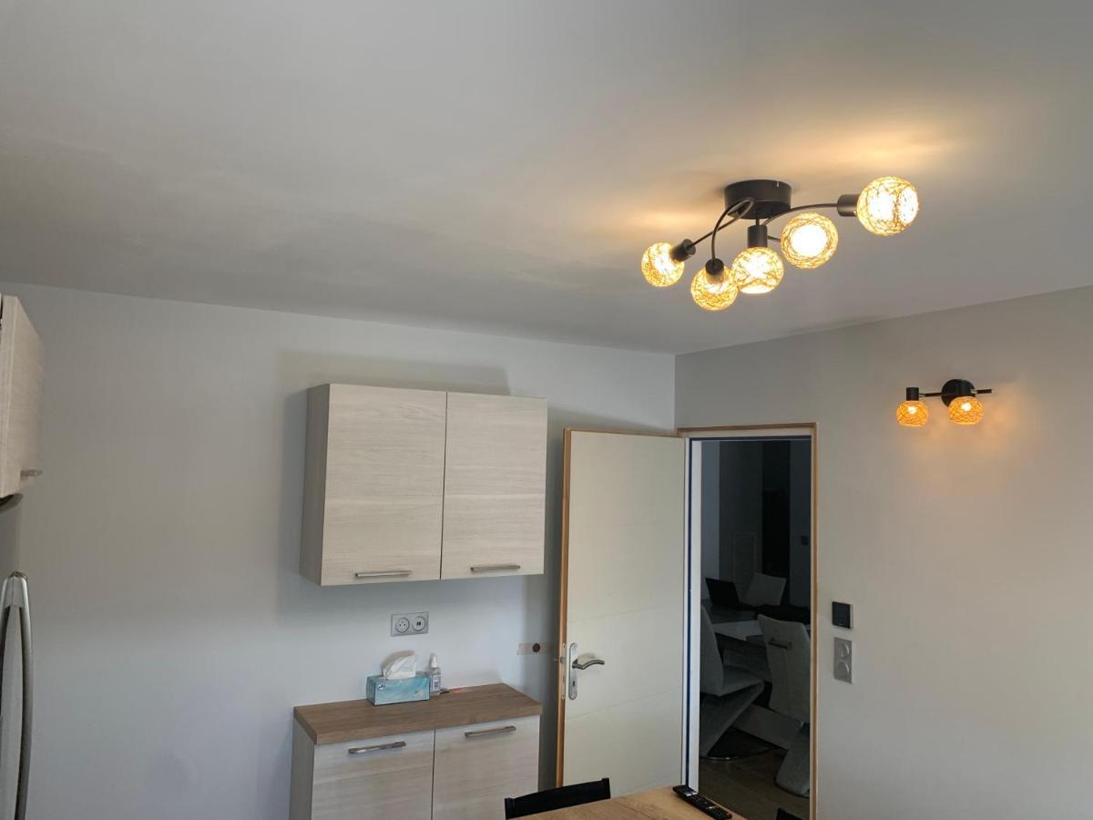 Chambre Privee/Climatisee+Tv /Petit Dejeuner Inclu/Tout Confort نيفي المظهر الخارجي الصورة
