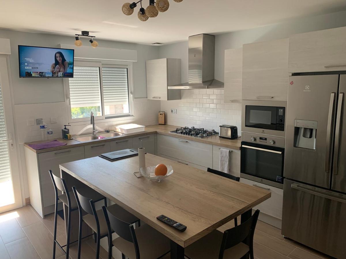 Chambre Privee/Climatisee+Tv /Petit Dejeuner Inclu/Tout Confort نيفي المظهر الخارجي الصورة