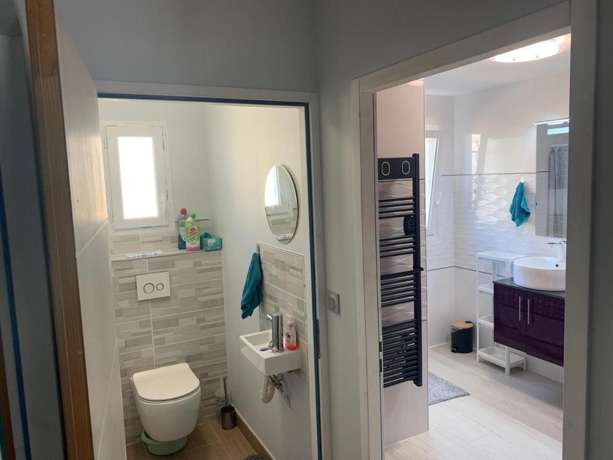 Chambre Privee/Climatisee+Tv /Petit Dejeuner Inclu/Tout Confort نيفي المظهر الخارجي الصورة