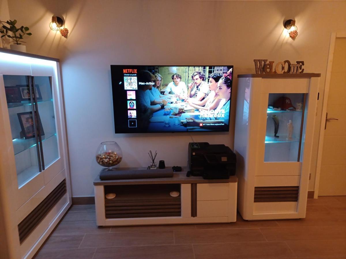 Chambre Privee/Climatisee+Tv /Petit Dejeuner Inclu/Tout Confort نيفي المظهر الخارجي الصورة