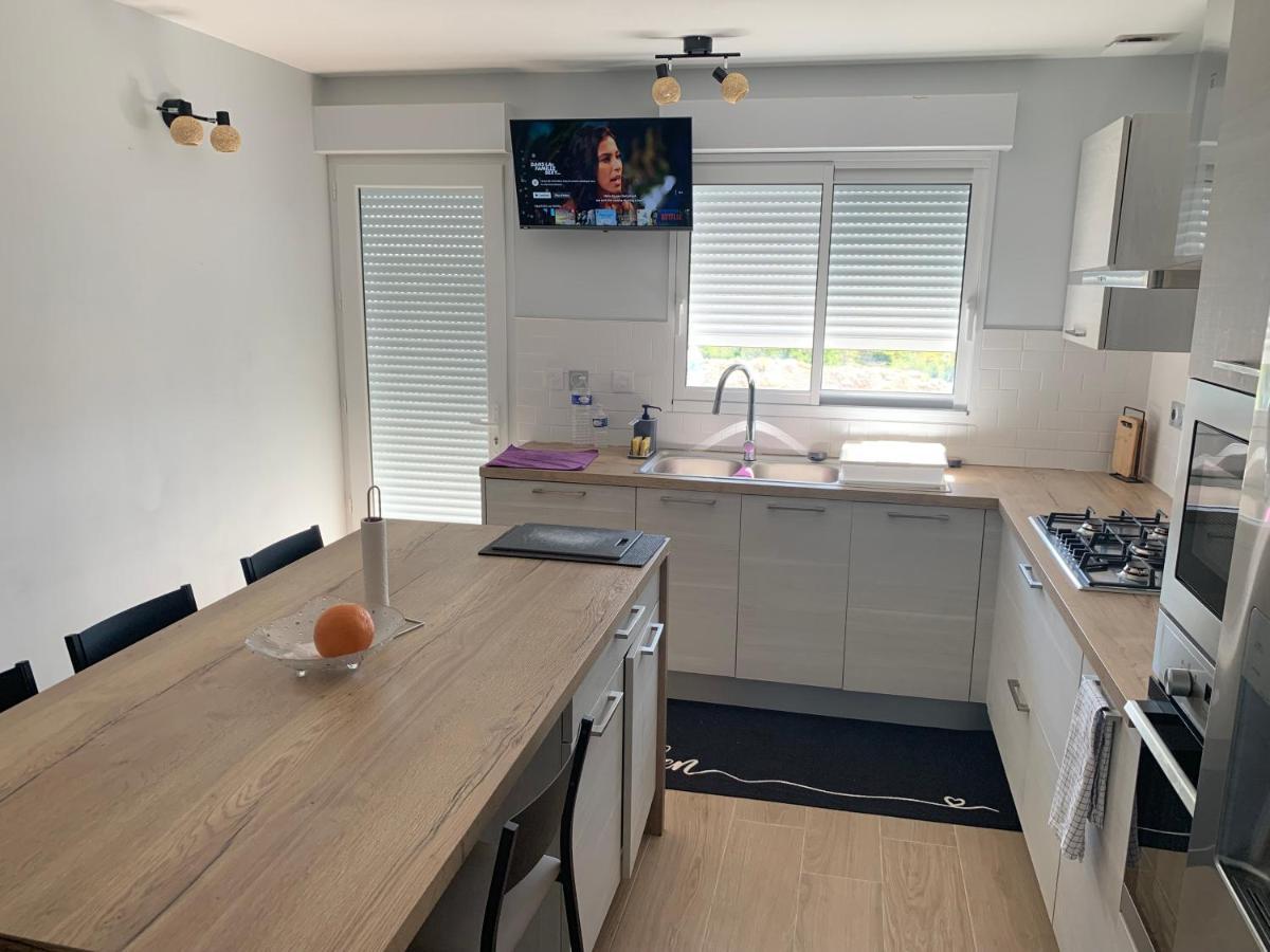 Chambre Privee/Climatisee+Tv /Petit Dejeuner Inclu/Tout Confort نيفي المظهر الخارجي الصورة