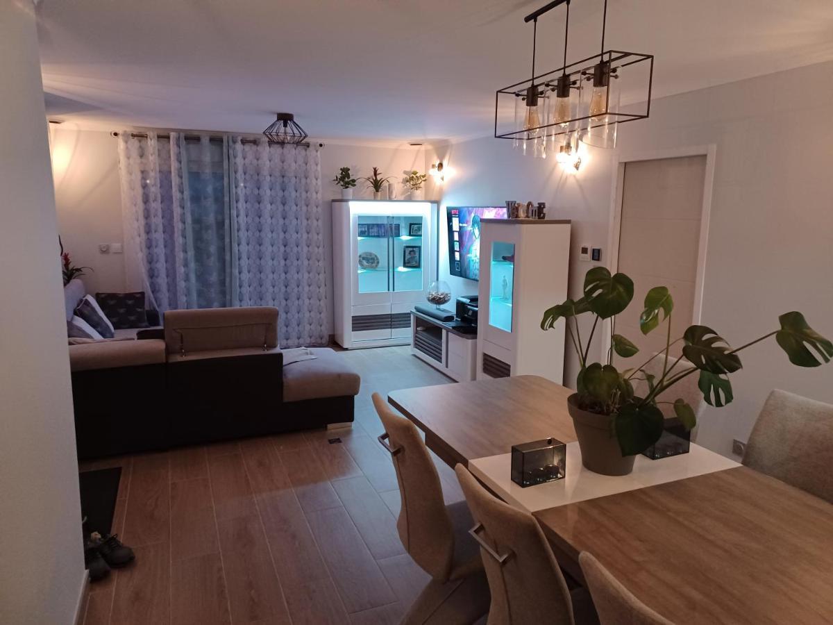 Chambre Privee/Climatisee+Tv /Petit Dejeuner Inclu/Tout Confort نيفي المظهر الخارجي الصورة